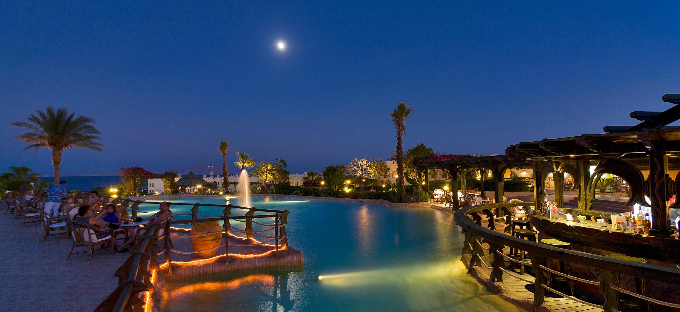 Charmillion Club Resort Šarm aš-Šajch Exteriér fotografie The resort at night