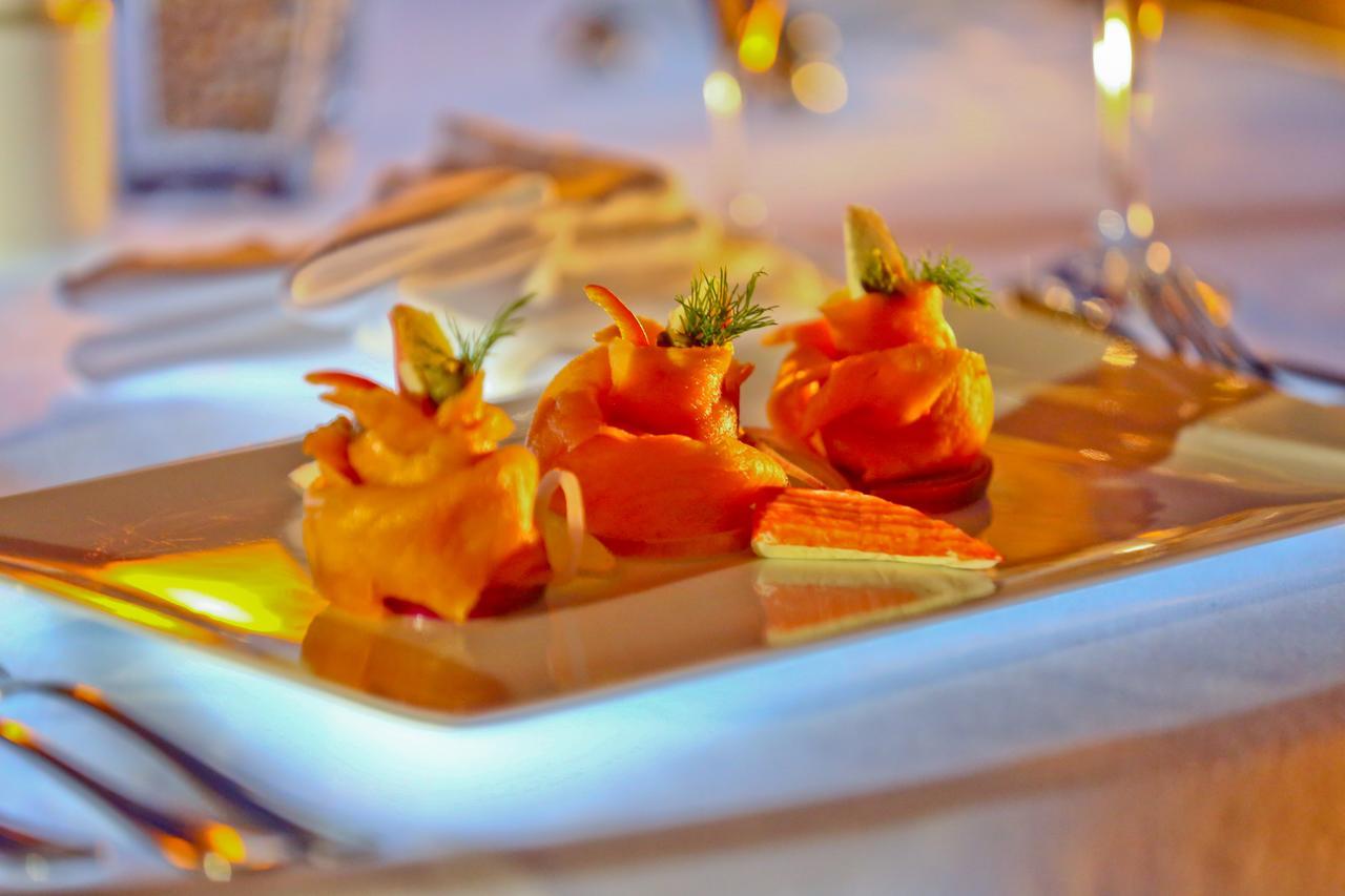 Charmillion Club Resort Šarm aš-Šajch Exteriér fotografie Salmon roses